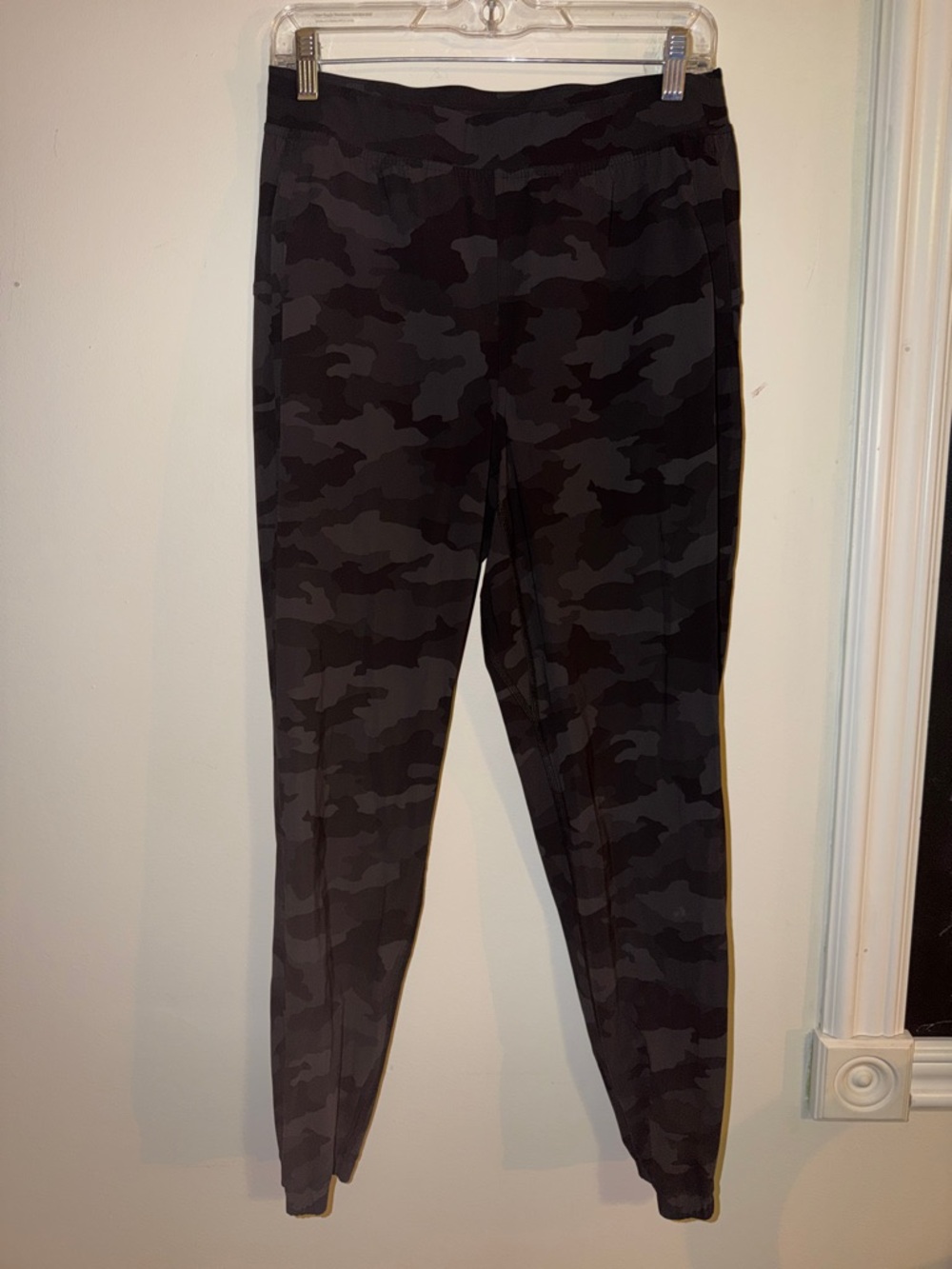 lululemon athletica Gray & Black Camo pants 8